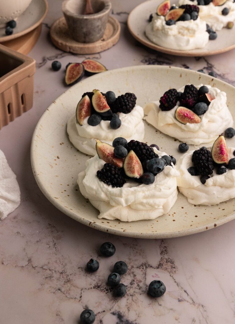 easy mini pavlova scaled