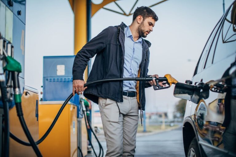 person pumping gas into car WkyE0FR