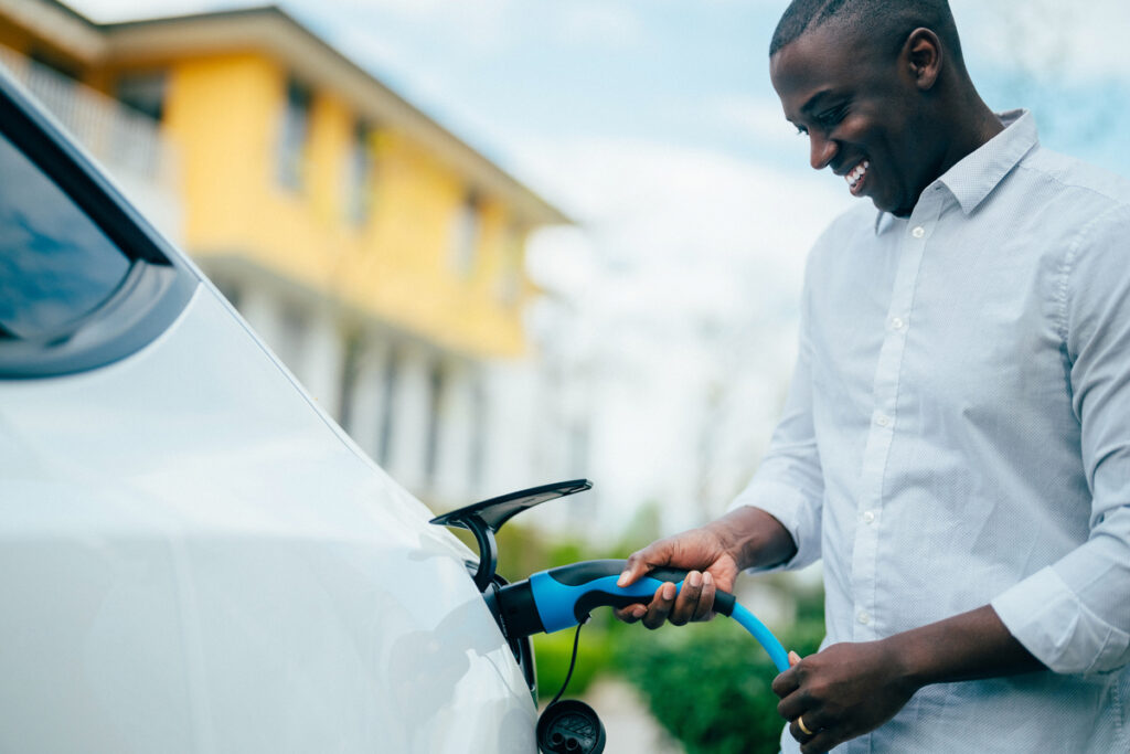 driver charges an electric vehicle 1200x800 5b2df79