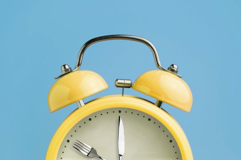 clock with utensils for hour and minute hands intermittent fasting concept